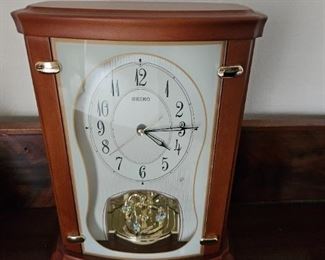 Seeks chiming clock