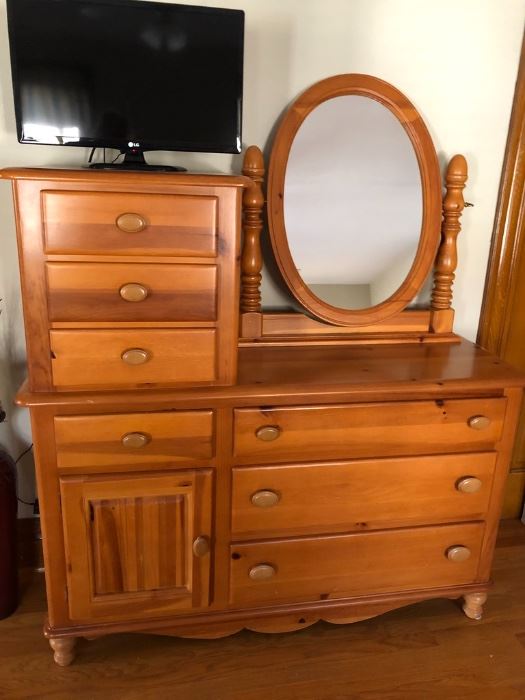 DRESSER WITH MIRROR PART OF BEDROOM SET