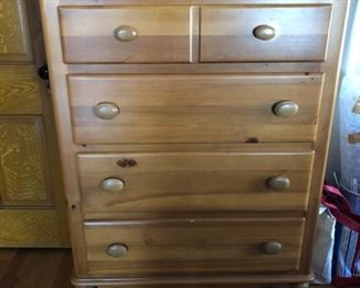 CHEST OF DRAWERS PART OF BEDROOM SET