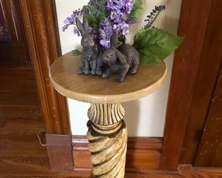 PEDESTAL WITH FLORAL
