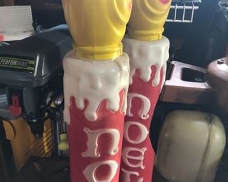 VINTAGE NOEL CANDLE STICKS