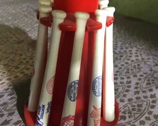 SMALL BASEBALL COLLECTIBLE 