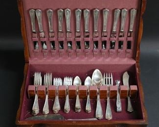 271	54 Piece Alvin 'Maryland' Sterling Flatware	54 piece Alvin 'Maryland' pattern sterling silver flatware set. Includes 12 knives, 12 forks, 12 salad forks, 12 teaspoons, 4 tablespoons, a serving fork, and tongs. With an R. Wallace & Sons cheese knife and pie server. Knives are 8 3/4" in length. 1540 grams excluding knives and pie server. Monogrammed "E".
