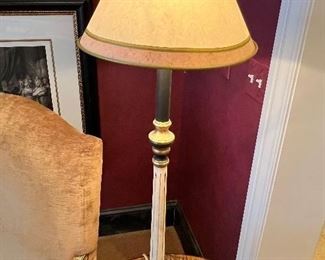 #18) - $25 - Table Lamp 28 inches tall.