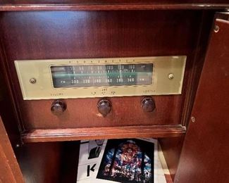 #79) - $100 - Antique Hifi Cabinet	33x18x34