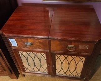 #79) - $100 - Antique Hifi Cabinet	33x18x34