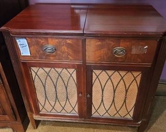 #79) - $100 - Antique Hifi Cabinet	33x18x34