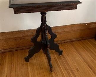 antique dainty victorian table