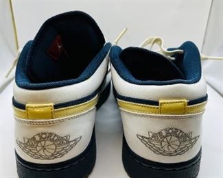 2 of 3
Air Jordan 1
Size 12.5