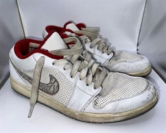 4 of 4
Air Jordan 1 Phat Low
Size 13