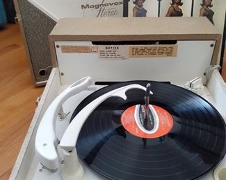 Portable Magnavox Turntable