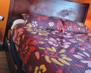 Queen bed as shown $100 Saturday 