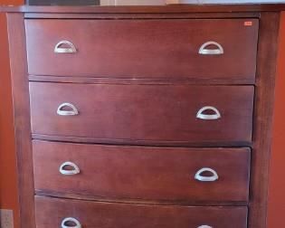 Tall wood dresser $100
🤠 Saturday 