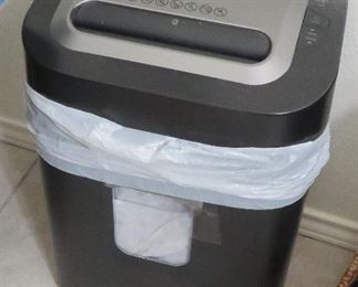 Royal paper shredder