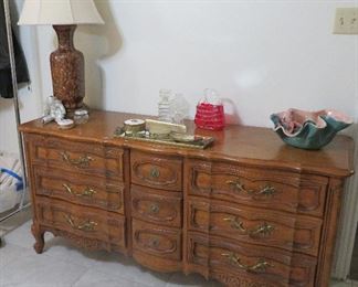 Dresser, vanity set