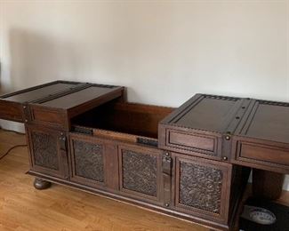 It slides open! Too cool 😎 