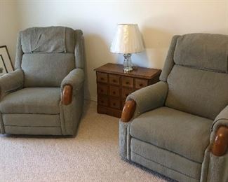 2 Sage LA-Z-BOY recliners