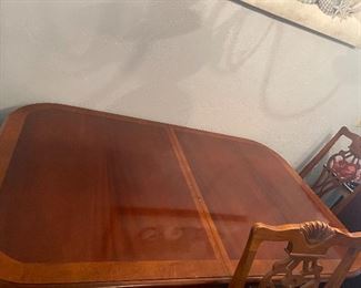 Beautiful finish on Duncan Phyfe table