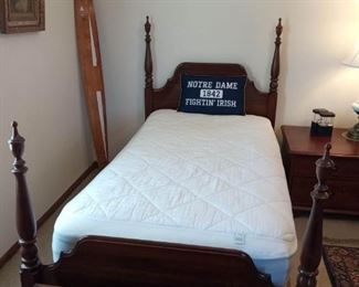 4 POST TWIN BED