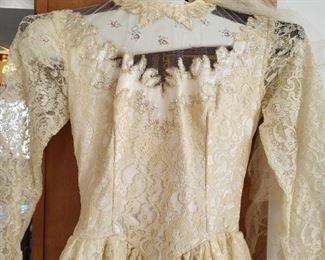 VINTAGE WEDDING GOWN AND VEIL
