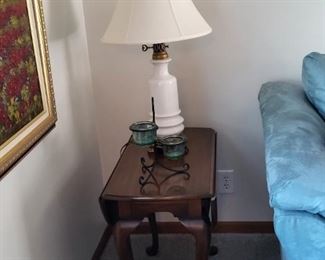 QUEEN ANN LAMP TABLE