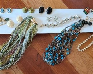 Costume Jewelry
Christian Dior Earrings