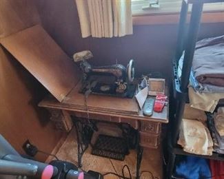 Singer Sewing Table