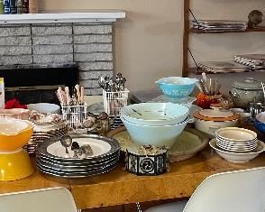 Wall unit and chairs NFS 