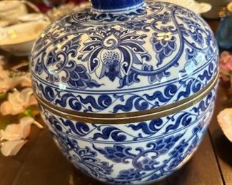 Fine blue and white covered pot