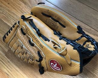 Rawlings leather baseball mitt