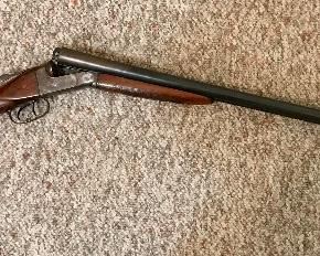 Double-barrel shotgun