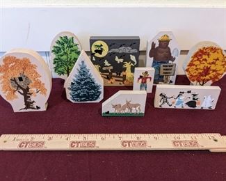 The Cats Meow Village Autumn And Smokey Bear Collectibles