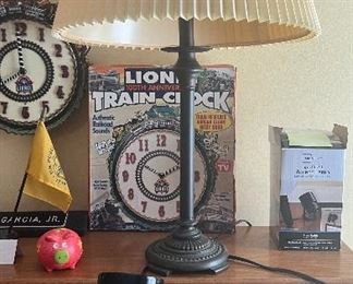 Lionel train clock! WORKS! And lamp