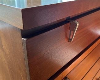 Johnson Carper "Fashion Trend" 5 Drawer Dresser  (32"W x 18"D x 38-1/2"H) / Mid-Century Modern