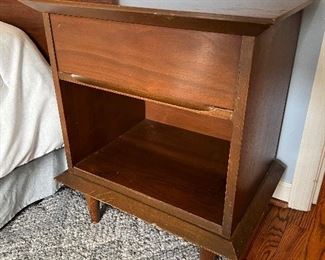 Mid-Century Modern 1 drawer end table