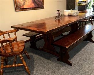 Ethan Allen table with 2 leaves, 2 benches, 2 captain's chairs