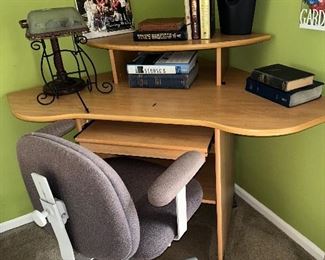 Corner computer desk and chair