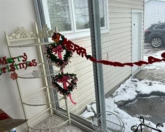 Metal corner shelf, Christmas signs, hanging double heart wreath