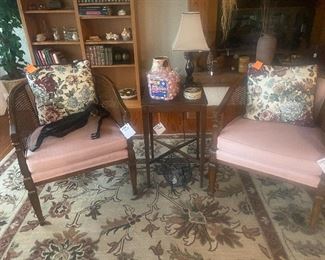 2 chairs & lamp table & area rug