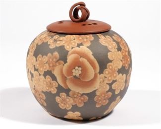 ITO SEKISUI V (B. 1941) | Mumyoi Neriage round incense burner dia. 5 in.
Ito Sekisui V is a Japanese Living National Treasure