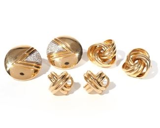 (6PC) GOLD & DIAMOND EARRINGS | Three pairs of earrings, iIncluding a pair of 18k ribbon-form earrings (8.0g), a pair of round 14k earrings with melee diamonds set into a v-shape (dia. 1 in., 16.2g), and a pair of 14k of x-form earrings (4.9g)