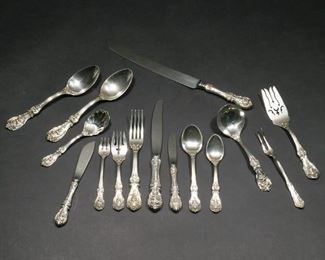 (105PC) REED & BARTON STERLING FLATEWARE SERVICE | Service for 12 in the "Francis I" pattern, comprising: 12 dinner forks, 12 salad forks, 12 cocktail forks, 12 soup spoons, 24 coffee spoons, 12 dinner knives, 12 butter knives, and serving pieces including: a butter server, a serrated bread knife, a two-tine olive fork, a serving fork, 2 table spoons, a ladle, and a shell-bowl sugar spoon; total weighable silver 119 ozt