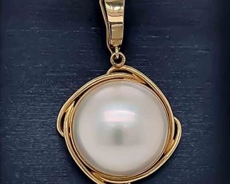 High End Estate White Mabe Pearl Button Swirl Elegant Drop Pendant in 14k Yellow Gold
