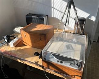 Record player and accesories. Unique box