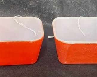 2 Small Pyrex Bowls