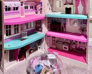 Vintage Fischer Price Townhouse / Doll House with Dolls and Furniture