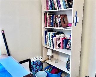 Bookcase / bookshelf and decor