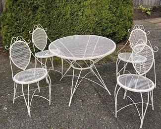 Vintage metal patio set - 36” table & 4 chairs
