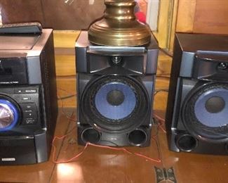 Sony mini hi-fi component system (MHC-EC709IP) - radio, CD player & iPod dock