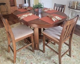 Counter Height Round table with 4 Chairs & 1 Leaf